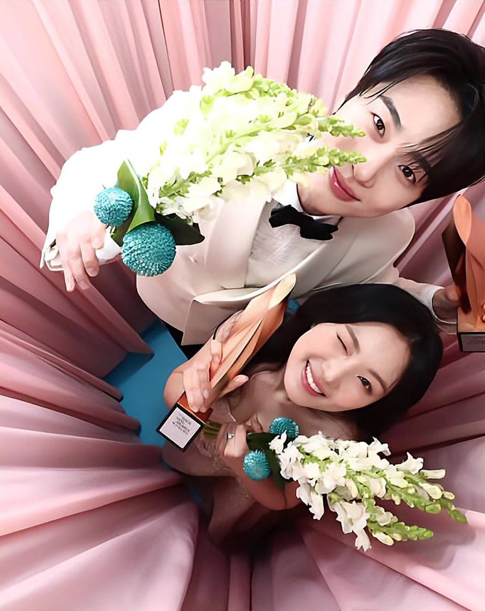 Bismillahirrohmanirrohim... 

Ya Allah smg Byeon Wooseok dan Kim Hyeyoon Engkau takdirkan BERJODOH, segera dipersatukan dlm ikatan pernikahan, bahagia, langgeng, awet, dan selalu saling sayang &amp; melindungi sampai akhir 🤲

Disini lagi ujan deres, semoga Allah kabulkan doaku 🤲😭