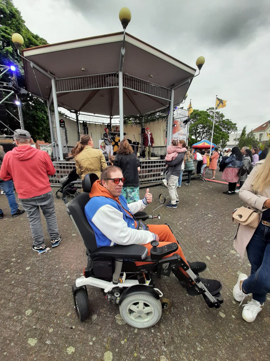 Foto van #Bevrijdingsdag #Sliedrecht  

Veel liefs #posisoof <a href="/AntwenInz/">Antw. en Inzichten ✨</a> <a href="/Janpakdeleuning/">Jan pak de Leuning</a>