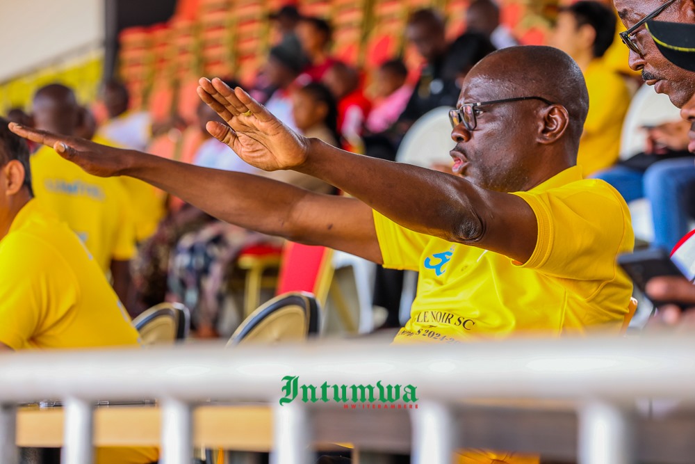 IntumwaNews's tweet photo. L’ambiance était festive à @makambaProvince au stade #NPPC de #Gisenyi  après l’annonce officielle du sacre d’Aigle Noir CS comme champion de la Primus League 2025, proclamé par la Fédération de Football du Burundi (FFB).
Ce titre prestigieux ouvre à Aigle Noir les portes de la Ligue des Champions de la CAF, où le club s’apprête à représenter fièrement le #Burundi.

Révérien Ndikuriyo, Président du club, a exprimé sa fierté :

« Bravo à nos Fighters ! Vous avez porté haut les couleurs d’Aigle Noir. En route pour l’Afrique avec ambition et discipline. »

🏆 Félicitations à Aigle Noir CS, Champions du Burundi 2025 !
#PrimusLeague2025 #AigleNoir #ChampionsEnRoutePourLAfrique ⚽️

https://t.co/kWNTh41pNY