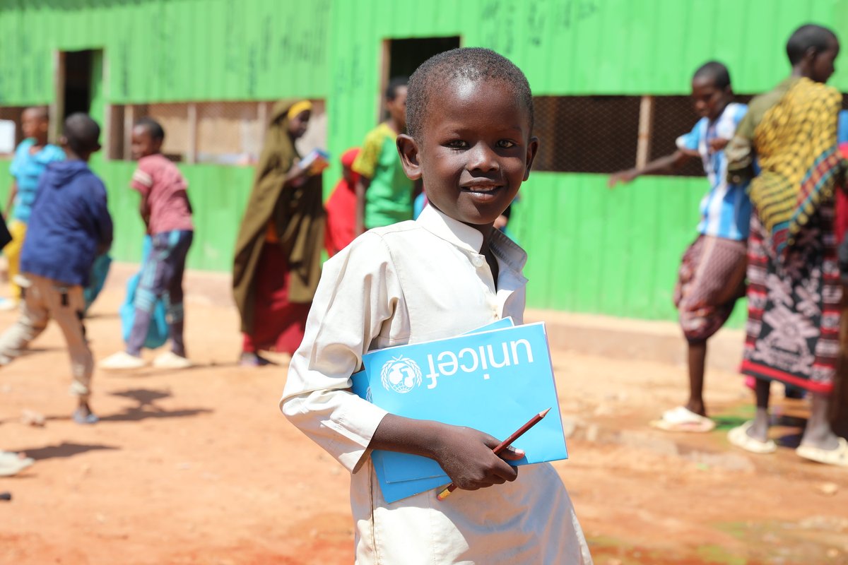 UNICEF Somalia (@unicefsomalia) on Twitter photo 📚 In Arladi Settlement, #Dhusamareeb, 5 teachers share 2 classrooms to educate 149 displaced children. With support from 🇯🇵 <a href="/JapanGov/">The Gov't of Japan</a> & <a href="/GPforEducation/">Global Partnership for Education</a>, <a href="/MoECHEGalmudug/">Ministry of Education Galmudug</a>, in partnership with #UNICEF, provides clean water, learning materials, and monthly teacher stipends. 📚 In Arladi Settlement, #Dhusamareeb, 5 teachers share 2 classrooms to educate 149 displaced children. With support from 🇯🇵 <a href="/JapanGov/">The Gov't of Japan</a> & <a href="/GPforEducation/">Global Partnership for Education</a>, <a href="/MoECHEGalmudug/">Ministry of Education Galmudug</a>, in partnership with #UNICEF, provides clean water, learning materials, and monthly teacher stipends.