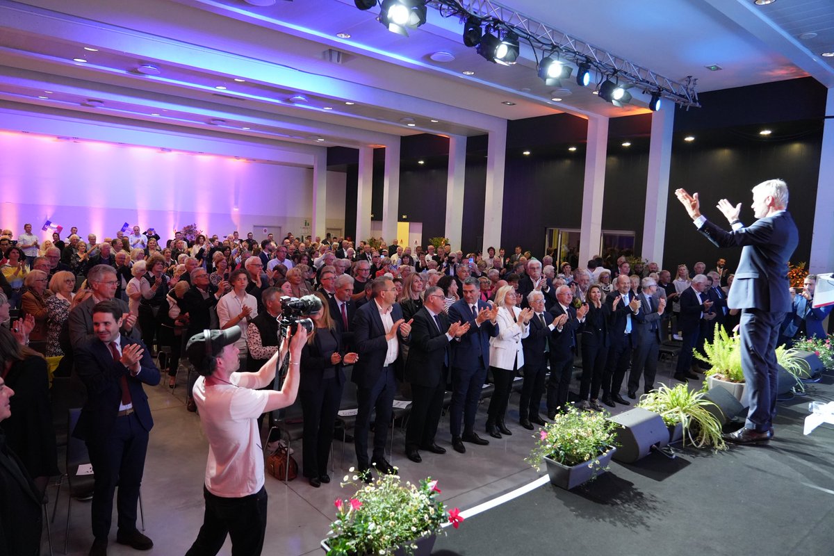 laurentwauquiez's tweet image. Très beau moment de campagne hier soir au Cannet avec mes amis @MTabarot @YvPigrenet @EricPAUGET1 @JeanLeonetti. Avec les militants et les piliers de notre famille politique, j’ai ressenti ce qui nous unit : la fidélité est notre plus belle force. La droite se relèvera avec ceux…