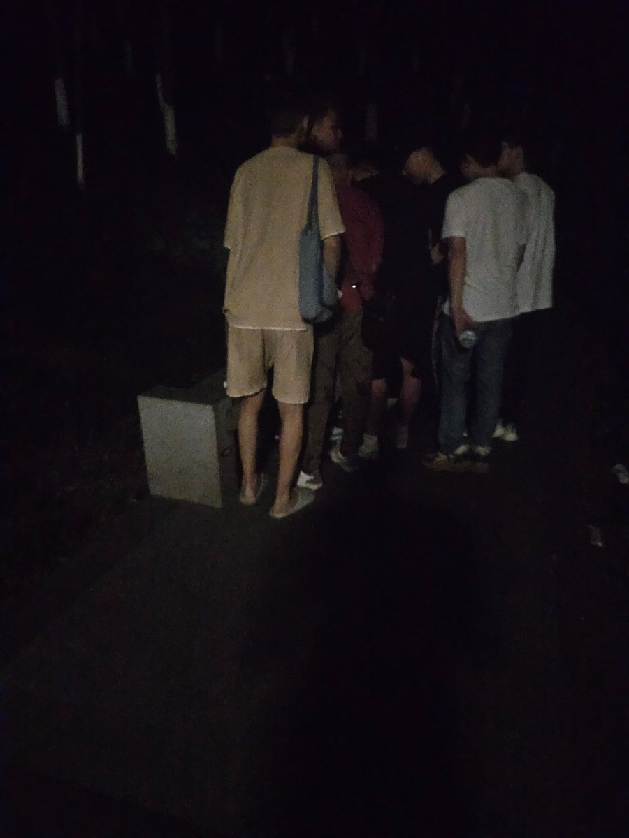 五一节最后一天打卡盘溪河公园，好几个月不来甚是闹热。被袭胸了，幸好遇见了外地的大屌哥。一饱眼福，好多人围观。