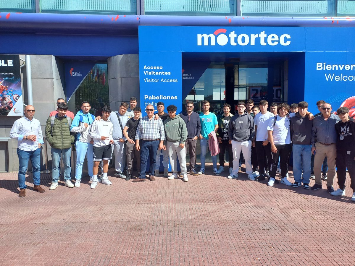 EFAMoratalaz's tweet photo. Los alumnos de #EFAMoratalaz de grado medio de Electromecánica y Carrocería, junto a sus compañeros de grado superior de Automoción, visitan Motortec, la feria más importante del sector. 
Pudieron disfrutar de todas las novedades existentes en el mercado.
@efasclm https://t.co/k4FLIqVdxQ