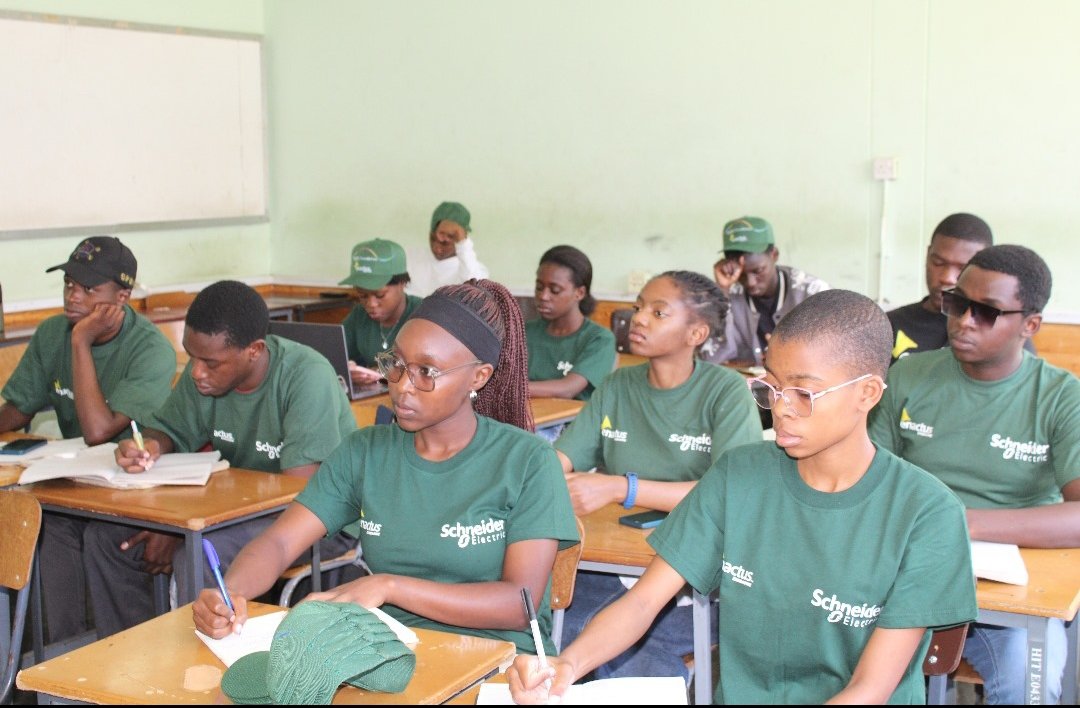 enactus_HIT's tweet photo. Two of our projects are in the top 15 of the Schneider electric battery innovation challenge by @SchneiderElec. This earned us a training session with the team from @BOOSTFellowship which has given us a lot of insights.
#TeamHIT #SchneiderElectric #Teamwork #Enactus https://t.co/l7hypGnp1g