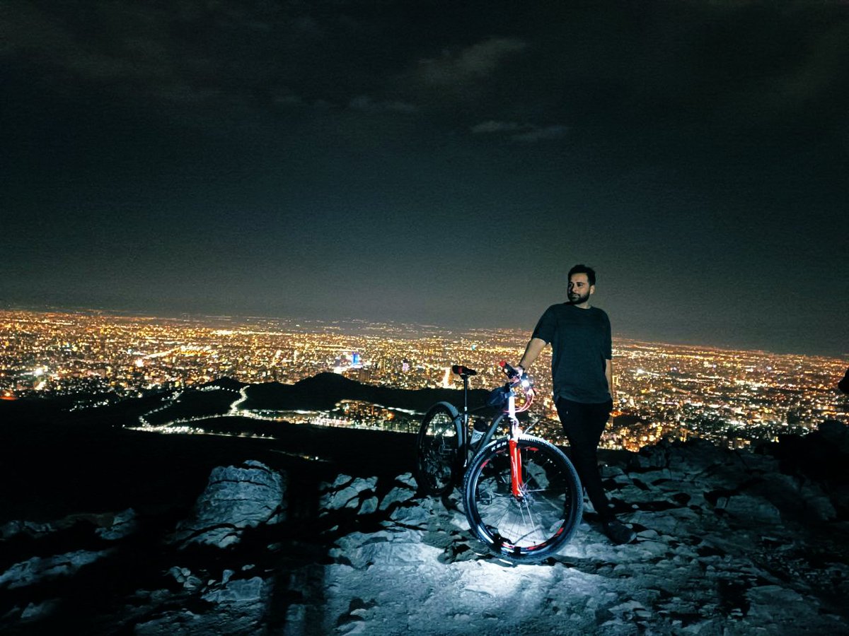 برای‌دیدن زیبای جهان باید بالا رفت و از دور دید مثل شهری ک از روی بلندی کوه زیباست