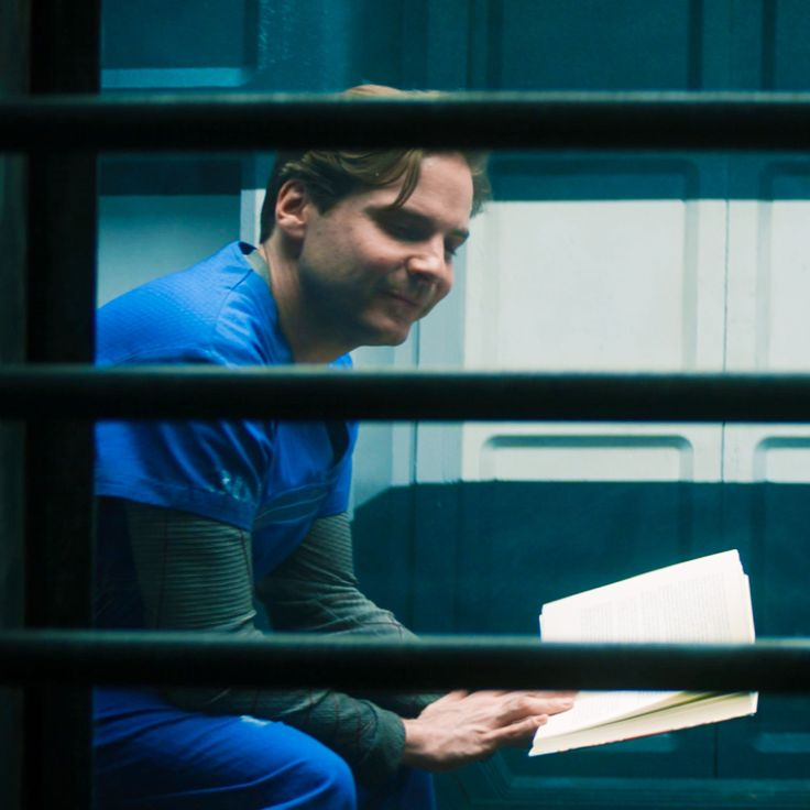 เสียงวิทยุดังแซงแซ่เผยข้อมูลที่ทำทั้งโลกถึงกับมีความหวังราวเทพมาโปรด เอาล่ะเรื่องน่าสนุกคงหวนกลับมาอีกครั้ง  แต่หนังสือบทนี้จะเล่าเกี่ยวกับอะไรนั้นคงต้องลุ้นอีกสักที