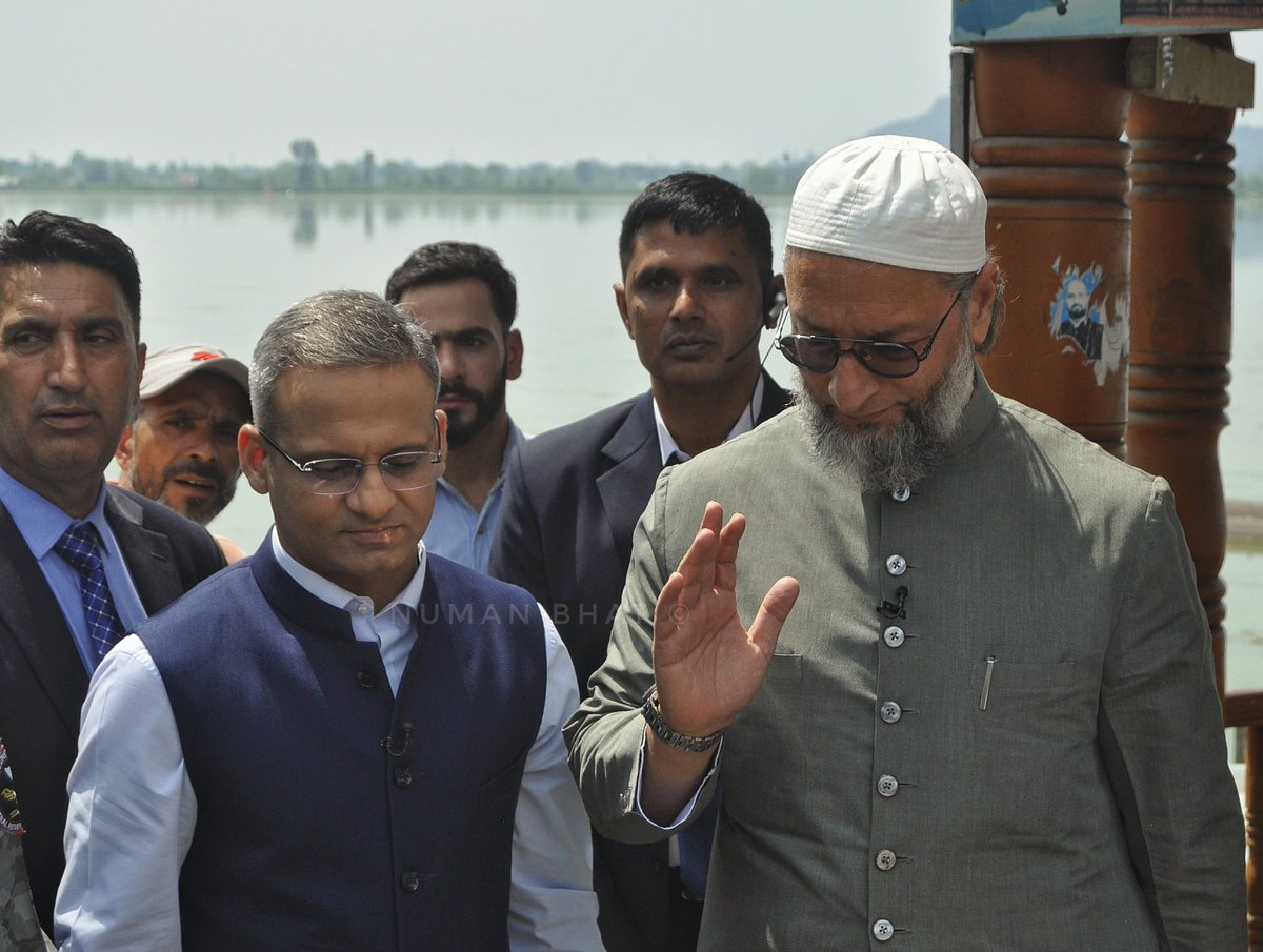 In Pictures: AIMIM Chief Asaduddin Owaisi visits the iconic Dal Lake in Srinagar.

Photos By <a href="/NumanBhat1/">Numan Bhat</a>
<a href="/asadowaisi/">Asaduddin Owaisi</a>
<a href="/aimim_national/">AIMIM</a>
<a href="/AIMIMupdate/">AIMIM Updates</a>
#Kashmir #Srinagar #Owaisi #DalLake #TheFreelancers