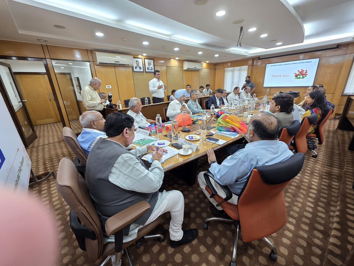 सहकारी वस्तु एवं आर्थिक क्षेत्रों के माध्यम से सहकारी आर्थिक ढांचे पर उच्च स्तरीय राष्ट्रीय गोलमेज बैठक को संबोधित किया।

कोई भी क्षेत्र की सफलता ओर समृद्धि के लिए पहले उत्पादन, उत्पादकता, गुणवत्ता ओर मार्केटिंग की सुदृढ़ व्यवस्था देश की समृद्धि के लिए महत्वपूर्ण है, इनके लिए