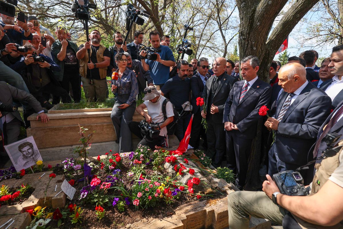 Hayatlarını Türkiye’nin bağımsızlığına armağan eden; Deniz Gezmiş, Yusuf Aslan ve Hüseyin İnan'ı, idam edilişlerinin 53’üncü yılında mezarları başında andık. 

İnandıkları değerlere, tam bağımsızlık hayallerine, “özgür Filistin” davalarına ortağız.

Sevgi ve özlemle anıyorum.