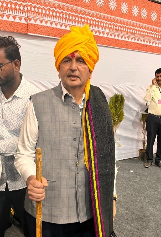 Mangal Prabhat Lodha (@mplodha) on Twitter photo पुण्यश्लोक अहिल्यादेवी होळकर त्रिशताब्दी जयंतीनिमित्त मुख्यमंत्री मा. <a href="/Dev_Fadnavis/">Devendra Fadnavis</a> जी यांच्या अध्यक्षतेखाली अहिल्यानगर जिल्ह्यातील चौंडी येथे आयोजित प्रथम राज्य मंत्रिपरिषदेच्या ऐतिहासिक बैठकीसाठी उपस्थित राहिलो.
यावेळी माझ्यासह मंत्रिमंडळातील सहकारी उपस्थित होते.
#Maharashtra पुण्यश्लोक अहिल्यादेवी होळकर त्रिशताब्दी जयंतीनिमित्त मुख्यमंत्री मा. <a href="/Dev_Fadnavis/">Devendra Fadnavis</a> जी यांच्या अध्यक्षतेखाली अहिल्यानगर जिल्ह्यातील चौंडी येथे आयोजित प्रथम राज्य मंत्रिपरिषदेच्या ऐतिहासिक बैठकीसाठी उपस्थित राहिलो.
यावेळी माझ्यासह मंत्रिमंडळातील सहकारी उपस्थित होते.
#Maharashtra
