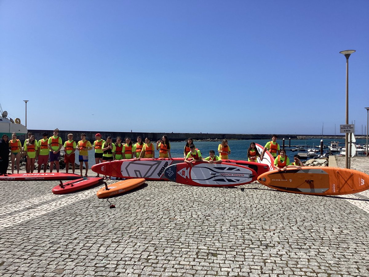 Les 6 élèves de 1ère sont bien arrivés au Portugal . Chaque élève a passé le week-end en immersion dans la famille. Hier découverte de l’établissement, puis 1ère activité physique l’après-midi. Aujourd’hui randonnée en montagne, puis visite de Braga. #SFND #Lesneven #Erasmus+
