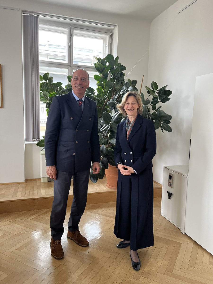 Botschaft Andorra (@andorra_viena) on Twitter photo L‘ambaixador Jaume Serra es reuneix amb la directora general per Europa i Afers Econòmics a <a href="/MFA_Austria/">MFA Austria</a>, amb. Elisabeth Kornfeind. S’han tractat diversos temes bilaterals i en relació amb l'Acord d'associació amb la UE. Vielen Dank <a href="/KornfeindE/">Elisabeth Kornfeind</a> für den guten Austausch! 🇦🇩🤝🇦🇹 L‘ambaixador Jaume Serra es reuneix amb la directora general per Europa i Afers Econòmics a <a href="/MFA_Austria/">MFA Austria</a>, amb. Elisabeth Kornfeind. S’han tractat diversos temes bilaterals i en relació amb l'Acord d'associació amb la UE. Vielen Dank <a href="/KornfeindE/">Elisabeth Kornfeind</a> für den guten Austausch! 🇦🇩🤝🇦🇹