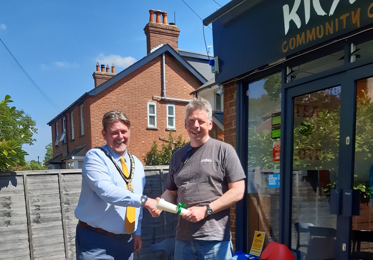 Congratulations to Nic Lander who was recently presented with a Mayor's Honour Award 🏆

Nic runs the Kimel Community Café in Wokingham, where he provides supported employment for neurodivergent people ☕

<a href="/WBCMayor/">WBC Mayor</a> visited the café recently to present him with his certificate 🤝