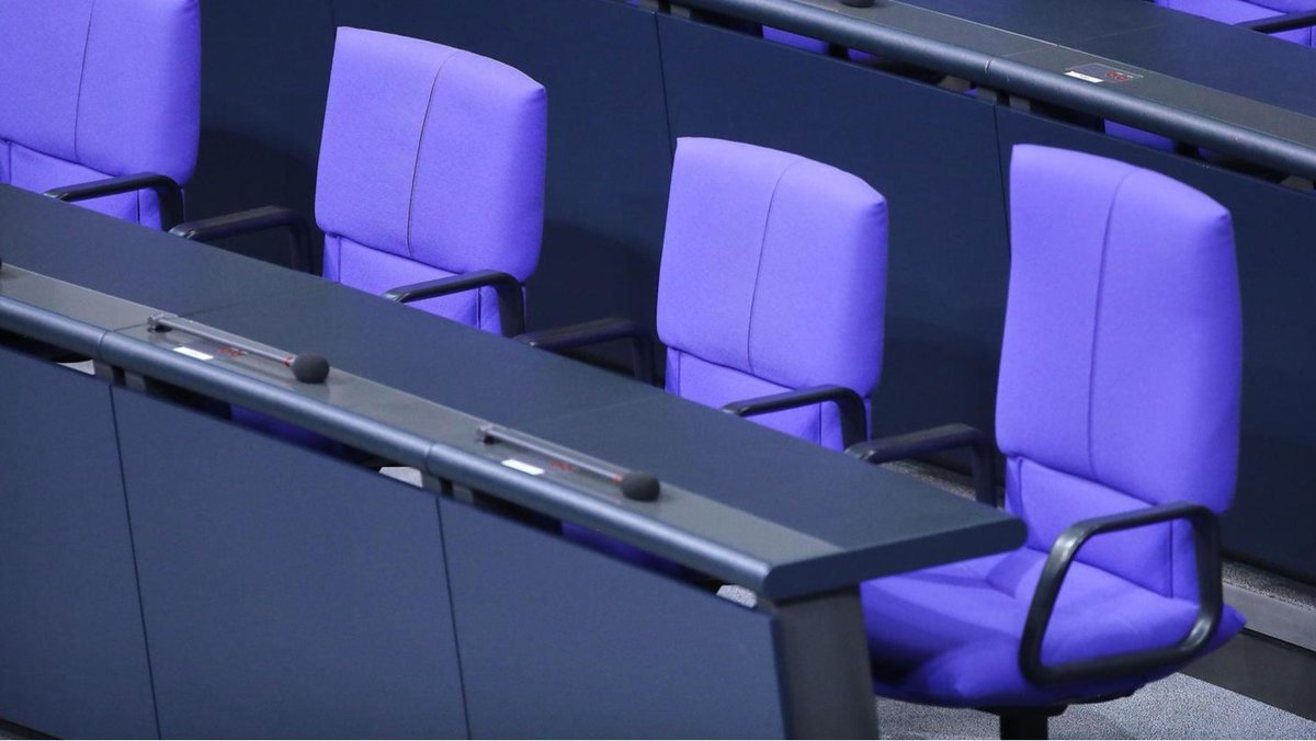 Kanzlerkandidat Merz scheitert im ersten Wahlgang. Spalten und lautstark Opposition kann er – Mehrheiten organisieren eher nicht.
#MerzOhneMehrheit #Bundestag