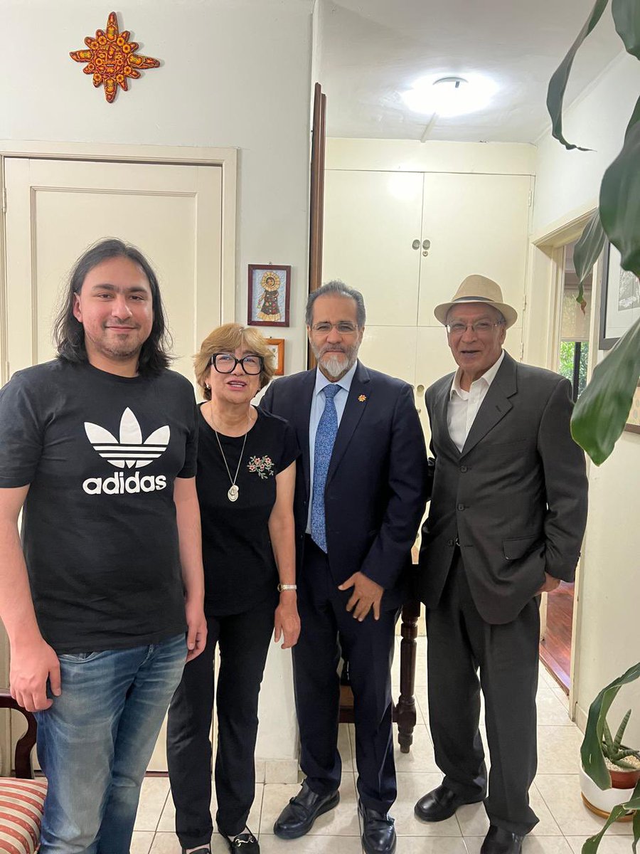 El día de hoy cinco de mayo del 2025, además de llevar a cabo la Asamblea Semanal del MNE recibí a líderes provenientes de Hidalgo, la CdMx, Sinaloa, Oaxaca, Tlaxcala, Zacatecas y Nuevo León.