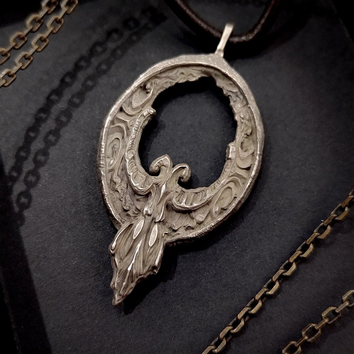 Bloodborne Crow Hunter Badge シルバー　鴉の狩人証 鴉の狩人証 | TORCH TORCH