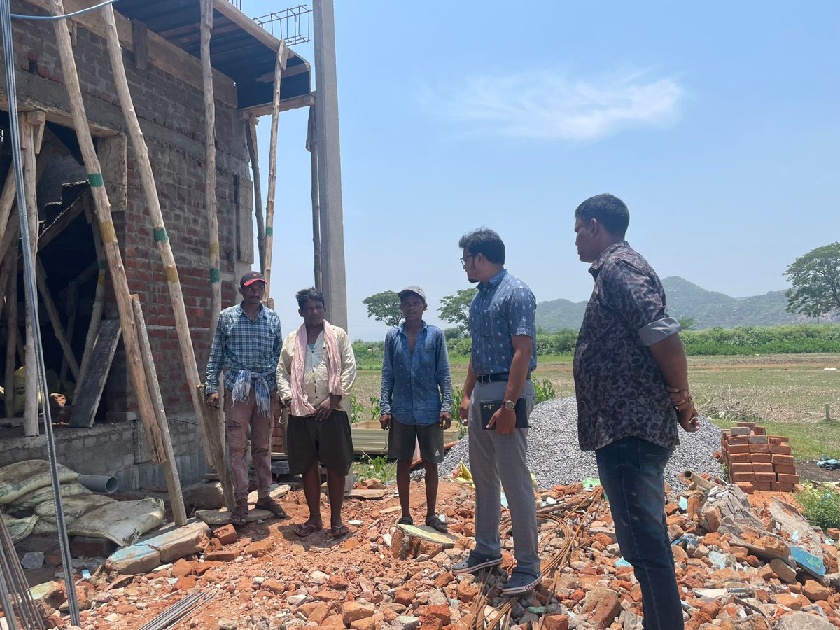 Labour Commissioner, Odisha (@labourodisha) on Twitter photo рмЧрмЬрмкрмдрм┐ рмЬрм┐рм▓рнНрм▓рм╛ рм╢рнНрм░рмо рммрм┐рмнрм╛рмЧрм░ рмЕрмзрм┐рмХрм╛рм░рнАрморм╛рмирнЗ рмкрм╛рм░рм│рм╛рмЦрнЗрморнБрмгрнНрмбрм┐рм░ рнкрмЯрм┐ рмирм┐рм░рнНрморм╛рмг рм╕рнНрмерм│ рмкрм░рм┐рмжрм░рнНрм╢рми рмХрм░рм┐рмЫрмирнНрмдрм┐ред рм╕рнЗрмарм╛рм░рнЗ рм╕рморнБрмжрм╛рнЯ рнирнл рмЬрмг рмирм┐рм░рнНрморм╛рмг рм╢рнНрм░рморм┐рмХрмЩрнНрмХрнБ рмЪрм┐рм╣рнНрмирмЯ рмХрм░рм╛рмпрм╛рмЗрмерм┐рм▓рм╛, рм╕рнЗрморм╛рмирмЩрнНрмХ рмормзрнНрнЯрм░рнБ рнирни рмЬрмг рмкрнВрм░рнНрммрм░рнБ рмУрмбрм╝рм┐рм╢рм╛ рмХрнЛрмарм╛рммрм╛рмбрм╝рм┐ рмУ рмЕрмирнНрнЯрм╛рмирнНрнЯ рмирм┐рм░рнНрморм╛рмг рм╢рнНрм░рморм┐рмХ рмХрм▓рнНрнЯрм╛рмг рммрнЛрм░рнНрмбрм╝ рмЕрмзрнАрми рм░рнЗ рмкрмЮрнНрмЬрнАрмХрнГрмд рм╣рнЛрмЗрмерм┐рм▓рнЗ ред рмЕрммрм╢рм┐рм╖рнНрмЯ рмЧрмЬрмкрмдрм┐ рмЬрм┐рм▓рнНрм▓рм╛ рм╢рнНрм░рмо рммрм┐рмнрм╛рмЧрм░ рмЕрмзрм┐рмХрм╛рм░рнАрморм╛рмирнЗ рмкрм╛рм░рм│рм╛рмЦрнЗрморнБрмгрнНрмбрм┐рм░ рнкрмЯрм┐ рмирм┐рм░рнНрморм╛рмг рм╕рнНрмерм│ рмкрм░рм┐рмжрм░рнНрм╢рми рмХрм░рм┐рмЫрмирнНрмдрм┐ред рм╕рнЗрмарм╛рм░рнЗ рм╕рморнБрмжрм╛рнЯ рнирнл рмЬрмг рмирм┐рм░рнНрморм╛рмг рм╢рнНрм░рморм┐рмХрмЩрнНрмХрнБ рмЪрм┐рм╣рнНрмирмЯ рмХрм░рм╛рмпрм╛рмЗрмерм┐рм▓рм╛, рм╕рнЗрморм╛рмирмЩрнНрмХ рмормзрнНрнЯрм░рнБ рнирни рмЬрмг рмкрнВрм░рнНрммрм░рнБ рмУрмбрм╝рм┐рм╢рм╛ рмХрнЛрмарм╛рммрм╛рмбрм╝рм┐ рмУ рмЕрмирнНрнЯрм╛рмирнНрнЯ рмирм┐рм░рнНрморм╛рмг рм╢рнНрм░рморм┐рмХ рмХрм▓рнНрнЯрм╛рмг рммрнЛрм░рнНрмбрм╝ рмЕрмзрнАрми рм░рнЗ рмкрмЮрнНрмЬрнАрмХрнГрмд рм╣рнЛрмЗрмерм┐рм▓рнЗ ред рмЕрммрм╢рм┐рм╖рнНрмЯ
