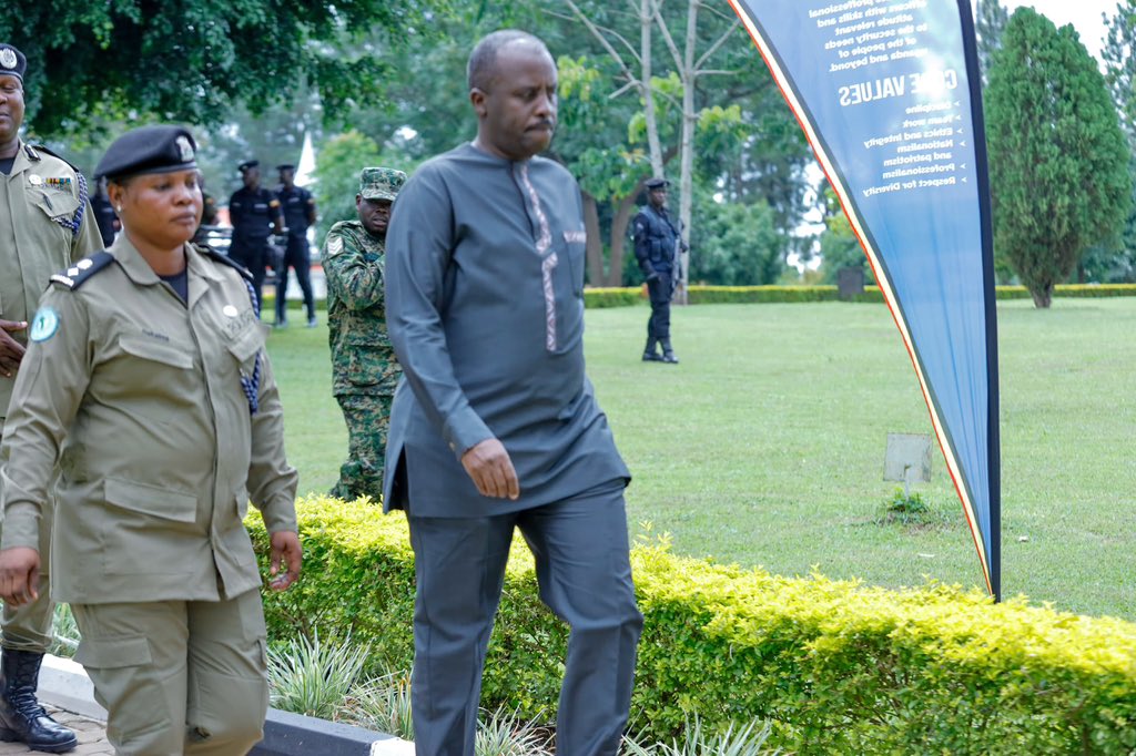 ππππ_ππππππππππ & ππππππππ (@gou_jsec) on Twitter photo The minister of Internal Affairs,Gen David Muhoozi is spending the afternoon at Kabalye Police Training School in Masindi district, passing out over 2000 police constables.
<a href="/mia_uga/">Ministry of Internal Affairs Uganda</a>
<a href="/DCICUg/">Immigration Uganda</a> The minister of Internal Affairs,Gen David Muhoozi is spending the afternoon at Kabalye Police Training School in Masindi district, passing out over 2000 police constables.
<a href="/mia_uga/">Ministry of Internal Affairs Uganda</a>
<a href="/DCICUg/">Immigration Uganda</a>