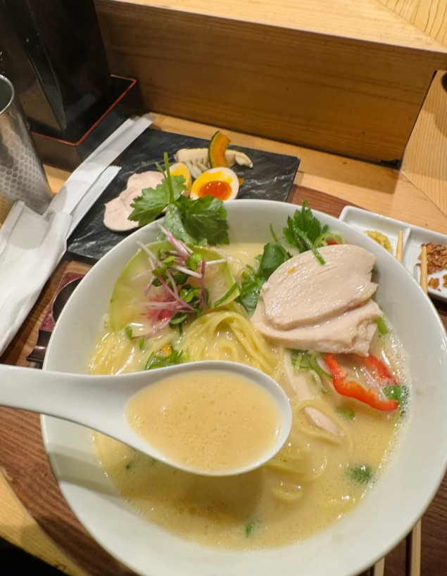 SimreSimre97's tweet image. 茶碗が一杯であれば、人生は空虚ではありません