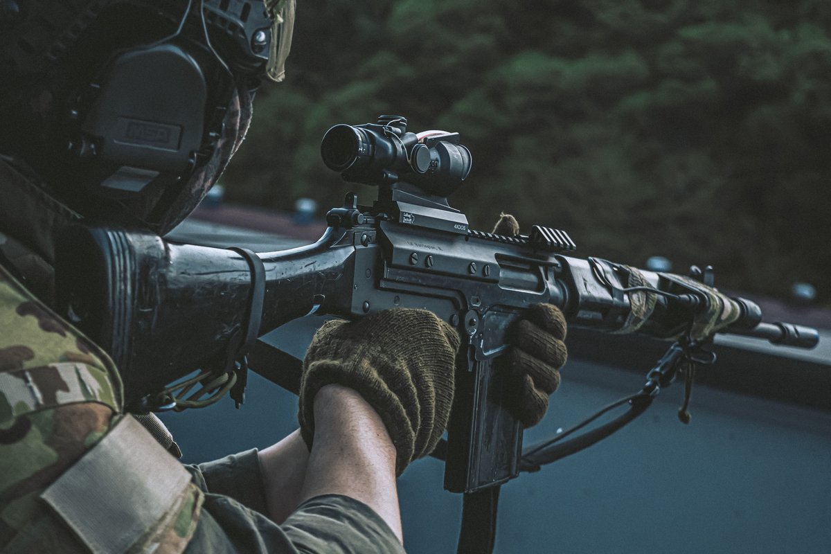 FN FAL

Gun owner <a href="/STURMSANDMAN/">권스텀</a> 
I FIX STUPID <a href="/EPAKIM1/">EPAKim</a>