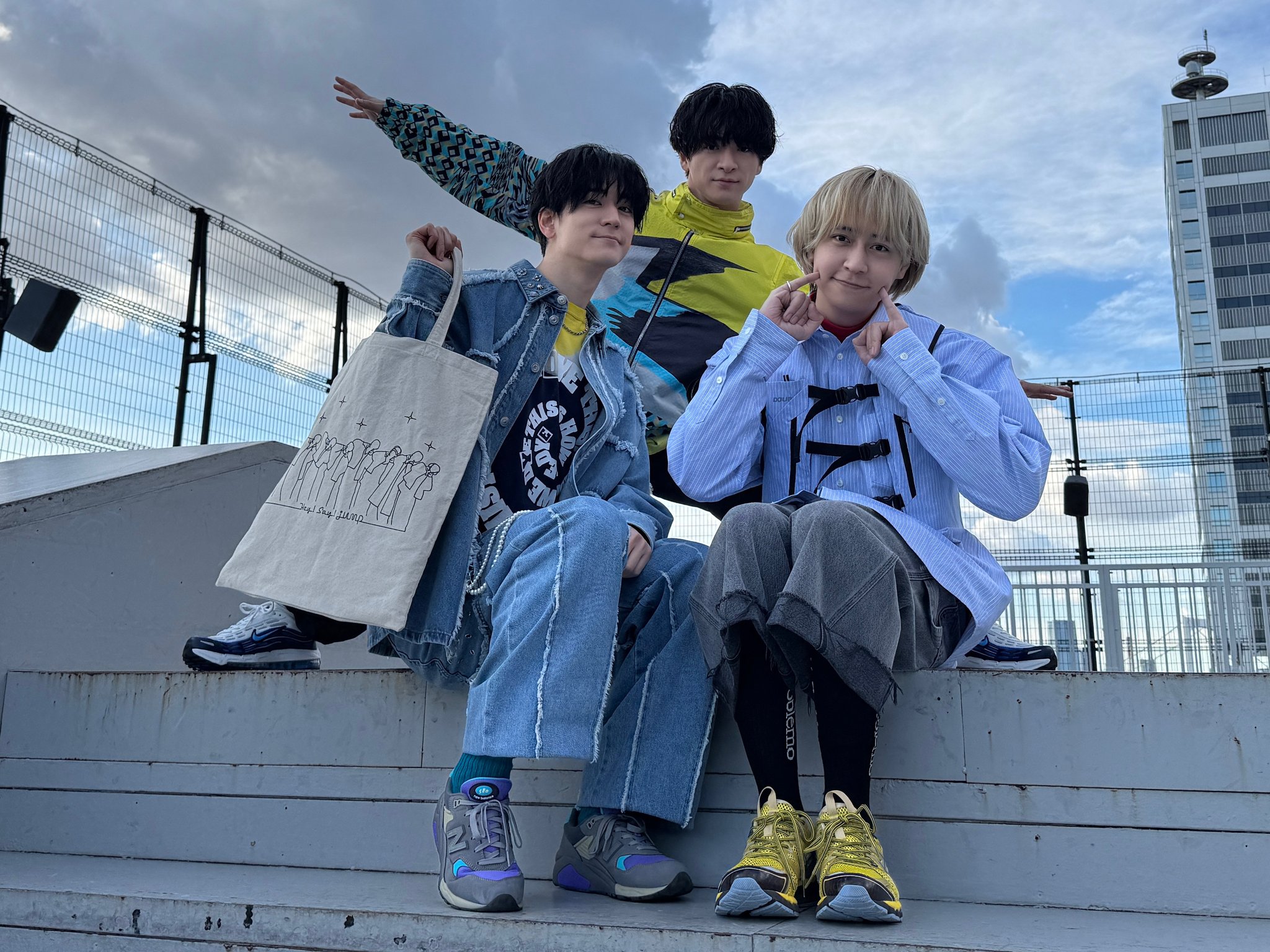 GqQWLEeakAALQ_l.jpg:large