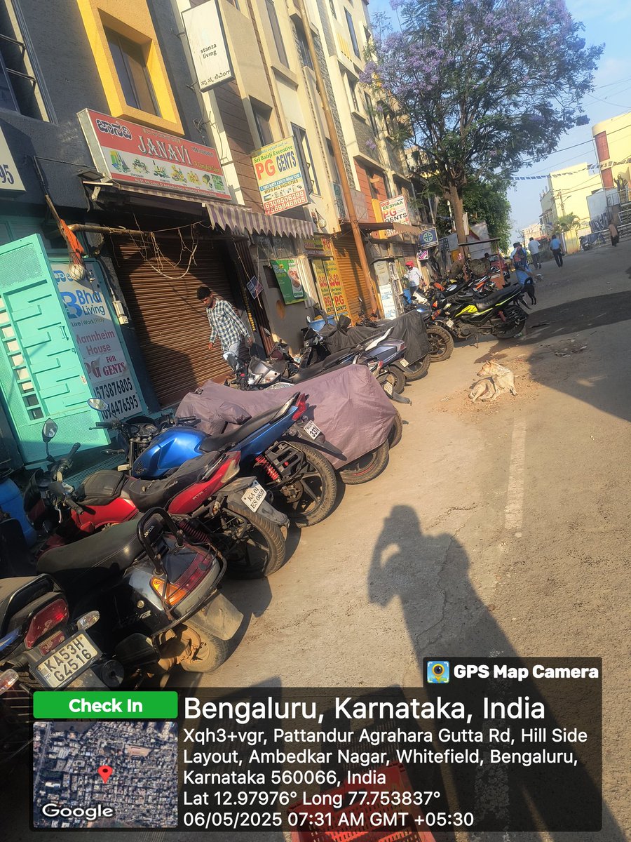 SonnappaT's tweet photo. PG ನಿವಾಸಿಗಳುFOOT PATH ಗಾಡಿ ನಿಲ್ಲಿಸಿರುತ್ತಾರೆ ಟ್ರಾಫಿಕ್ ಪೊಲೀಸ್ನವರು. ಬಿಬಿಎಂಪಿ ಅವರಾಗಲಿ. ಆರೋಗ್ಯ ಇಲಾಖೆಯವರಾಗಲಿ ಯಾವುದೇ ಕ್ರಮ ವಹಿಸುತ್ತಿಲ್ಲ. ದಯವಿಟ್ಟು ಸಂಬಂಧಪಟ್ಟ ಅಧಿಕಾರಿಗಳು ಕ್ರಮ ವಹಿಸಬೇಕೆಂದು ಮನವಿ ಮಾಡುತ್ತೇವೆ@919480801831 @918971797086 @919448676356 @919972867454 @919845925372@919686732409 https://t.co/x0znKtyDOz