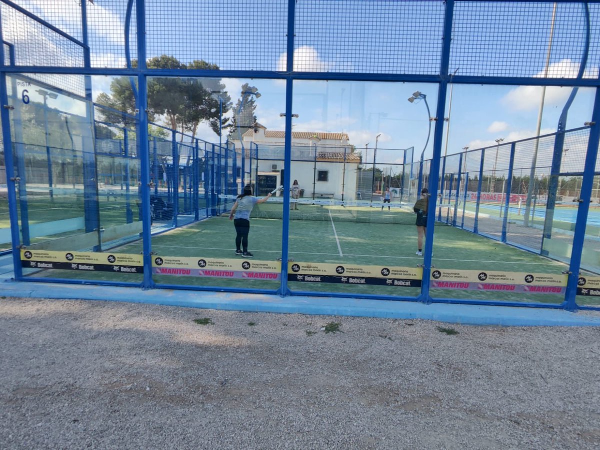 JORNADA DE PÁDEL 🎾
Un año más los alumnos de 4° de la ESO del IES Príncipe de Asturias participaron en la tradicional Jornada de Pádel en las instalaciones del Club de Tenis Los Álamos.