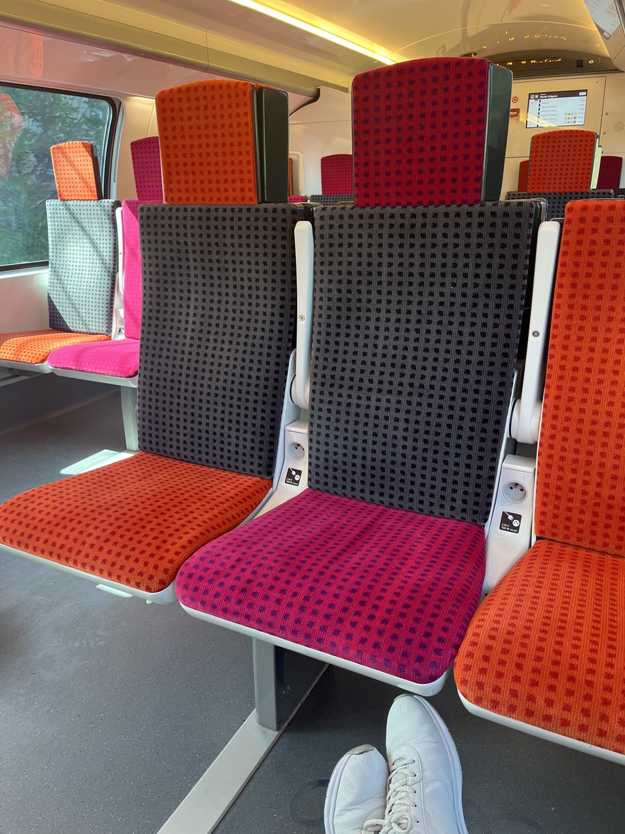 ericboyflat's tweet image. Voyage dans l’Ouest parisien au pays du tout #Regio2N. Dire que j’ai encore en tête les z5300 et vb2n 🤣