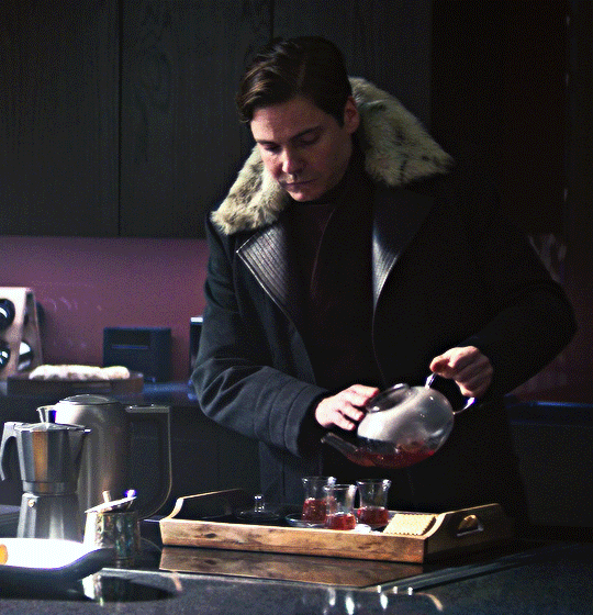 " อยากได้ชาหน่อยไหม " 

#จะทำความรู้จักกับคนที่มารีทวิต