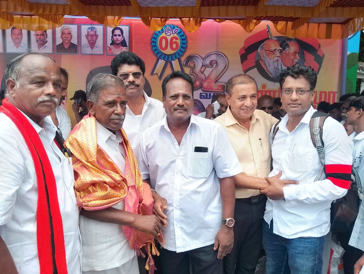karikalan3031's tweet photo. #MDMK32
மறுமலர்ச்சி திராவிட முன்னேற்றக் கழகத்தின் 32 ஆவது உதய நாளை முன்னிட்டு, புதுச்சேரி மாநில மறுமலர்ச்சி திமுக வின் சார்பில், மாநில கழக அமைப்பாளர் திரு. ஹேமா க பாண்டுரங்கம்  அவர்கள் தலைமையில் நூற்றுக்கும் மேற்பட்ட இளைஞர்களால் கழக கொடி பிடித்து மாபெரும் இருசக்கர வாகன பேரணி, கழக கொடியேற்றம், அறிஞர் அண்ணாவின் திருவுருவச் சிலைக்கு மாலை அணிவித்தல் மற்றும் கழக நிர்வாகிகளால் உடல் உறுப்பு தானம், கண்தானம் மற்றும் அன்னதானம் நடத்தப் பெற்றது. 
இவ்விழாவிற்கு மறுமலர்ச்சி திமுகவின் தலைமைக் கழகத்தில் இருந்து மறுமலர்ச்சி தொழிலாளர் முன்னணியின் தலைவர் திரு. கி. வெங்கடேசன் மற்றும் பொதுச் செயலாளர் திரு. இரா. ஆவடி அந்திரிதாஸ் அவர்கள் வருகை தந்திருந்தனர். இவ்விழாவில் புதுச்சேரி மாநில கழக அமைப்பாளர் திரு. ஹேமா க பாண்டுரங்கம் அவர்கள், அவைத் தலைவர். செல்வராஜ், துணைச் செயலாளர் வி. கலைவாணன் & துணைவியார், மூர்த்தி போன்றோர் உடல் தானத்த்துக்கான விண்ணப்பத்தை ஆவடி இரா. அந்திரிதாஸ் அவர்களிடம் சமர்ப்பித்தனர். முன்னதாக, விழாவின் சிறப்பு அழைப்பாளர் ஆவடி இரா. அந்திரிதாஸ் அவர்களின் வீர உரை நடைபெற்றது. 
இறுதியாக, மறுமலர்ச்சி தொழிலாளர் முன்னணியின் தலைவர் கி. வெங்கடேசன் அவர்கள் திருக் கரங்களால் ஏழை எளிய மக்களுக்கு, தாய் குலத்திற்கு, தொழிலாளர்களுக்கு, அனைவருக்கும் அன்னதானம் வழங்கப் பட்டது. 
இவ்விழாவினை உருளையன் பேட்டை தொகுதி செயலாளர் திரு. சதீஷ் என்கிற சக்திவேல் சிறப்பான முறையில் ஏற்ப்பாடு செய்து இருந்தார். மேலும்,
இந்நிகழ்வில் கழக அமைப்பாளர் அவர்களுடன், 
அவைத் தலைவர் - செல்வராஜ், துணை செயலாளர் - வி. கலைவாணன், மூர்த்தி.
முன்னாள் பொறுப்புக்குழு தலைவர் - கபிரியேல்,
தலைமை செயற்குழு உறுப்பினர் - பா.இளங்கோ, 
பொதுக்குழு உறுப்பினர் - செல்லத்துரை, மாசிலாமணி,
மகளிர் அணி - திருமதி.செல்வி.
மறுமலர்ச்சி தொழிலாளர் முன்னணி செயலாளர் - வேதா வேணுகோபால், 
 உழவர்கரை தொகுதி செயலாளர் - நீ.சந்திரன்,
திருபுவனை தொகுதி செயலாளர் - பா. கந்தன்,
உசுடு தொகுதி செயலாளர் - ச. சரத் குமார், 
வில்லியனூர் தொகுதி செயலாளர் - ரா. கோபிநாத்,
இந்திரா நகர் தொகுதி செயலாளர் - சீ. சீராபதி
மூத்த உறுப்பினர் - செந்தில் குமார், பரசுராமன்
புதுச்சேரி நாடாளுமன்றத் தொகுதி இணையதள அணி பொறுப்பாளர் - கரிகாலன் குழந்தைவேலு போன்றோர் உடன் இருந்தனர்.