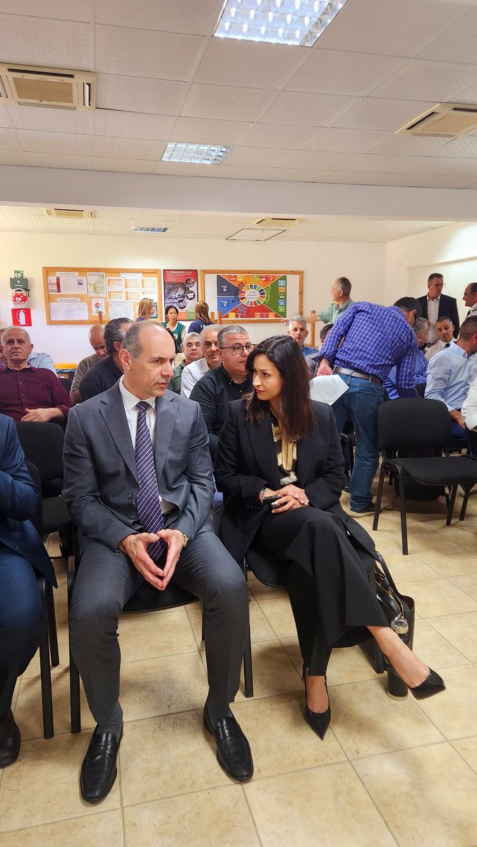 Παρουσίαση Μελέτης για διαχείριση των πυρκαγιών της Υπαίθρου στην Κύπρο. Ομιλητής Δρ.Γαβριήλ Ξανθόπουλος στην παρουσία του Υπουργού ΔΔΤ και της Υπουργού Γεωργίας Αγροτικής Ανάπτυξης και Περιβάλλοντος.
@cyprusmoa 
#cyprusgovernment