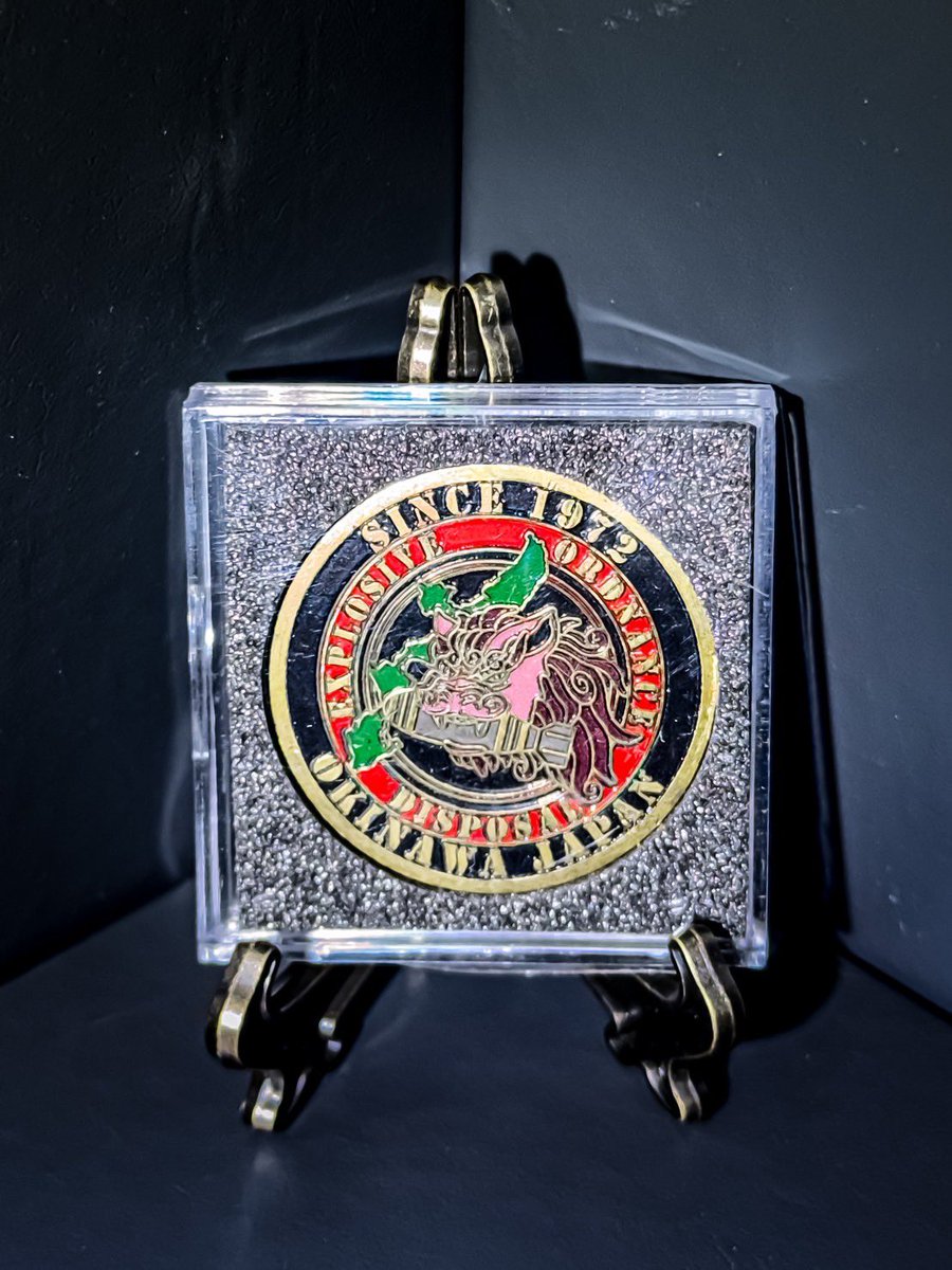 本日は、「第101不発弾処理隊のチャレンジコイン」を紹介します。 #チャレンジコイン  とは、仲間としての連帯感や一員であるという意識「仲間の証」として、作られた記念コインです。 #那覇駐屯地 #陸上自衛隊 #自衛隊 #101EOD  #EOD #不発弾処理 #第15旅団 #第101不発弾処理隊