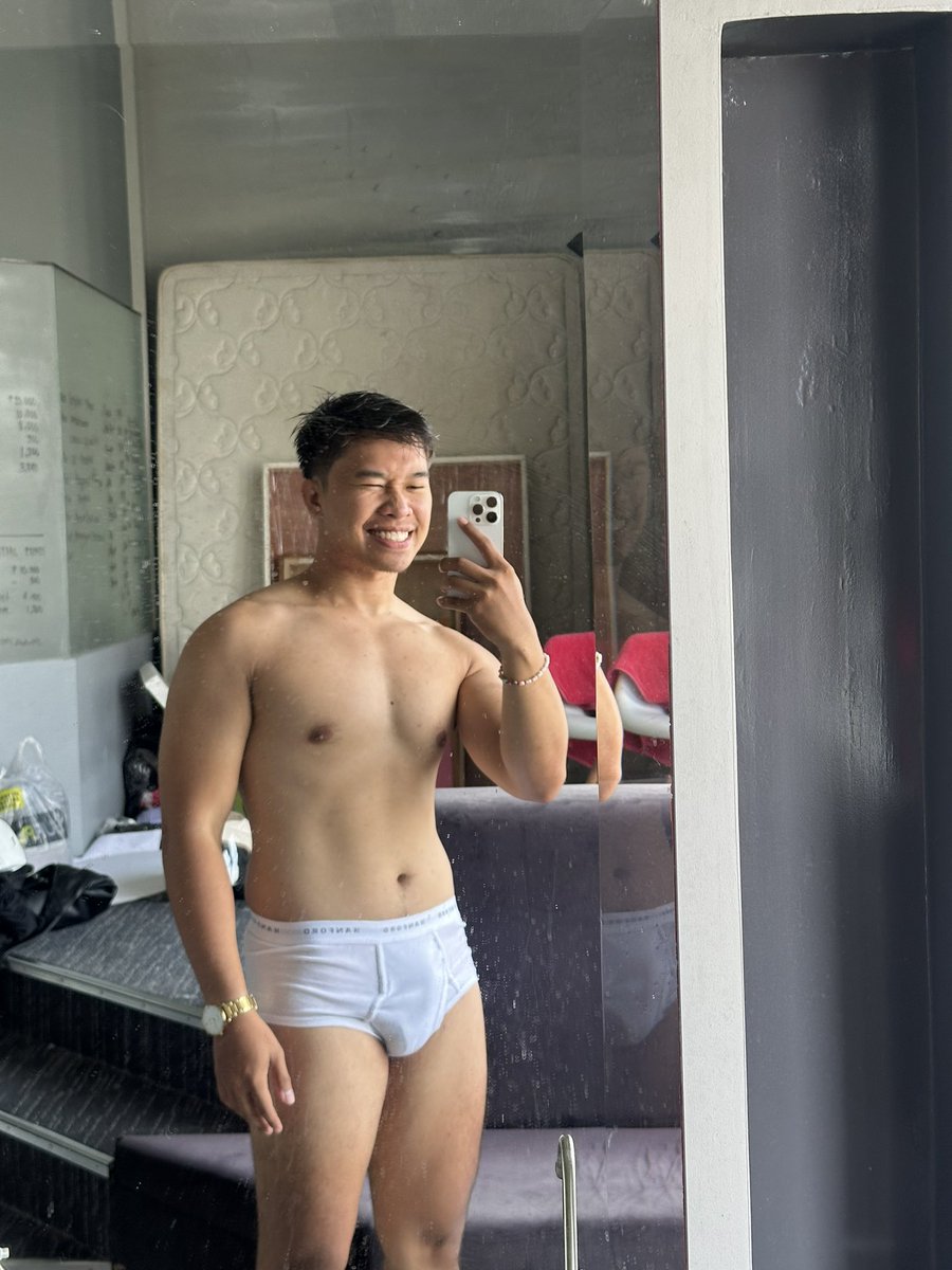 kenosiswiller's tweet photo. will delete hahahahaha cute ko eh bagong chupet https://t.co/XCpuTCpMlk