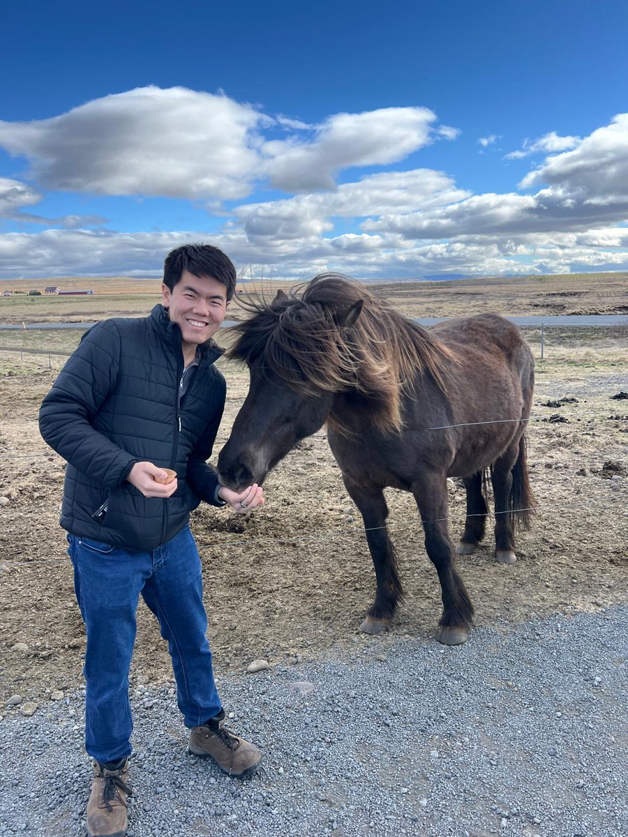This weekend - on our final family vacation before moving, hitting one of our bucket list places - I finally met the author behind my out-of-office autoreplies the past few years! 
visiticeland.com/outhorse-your-…