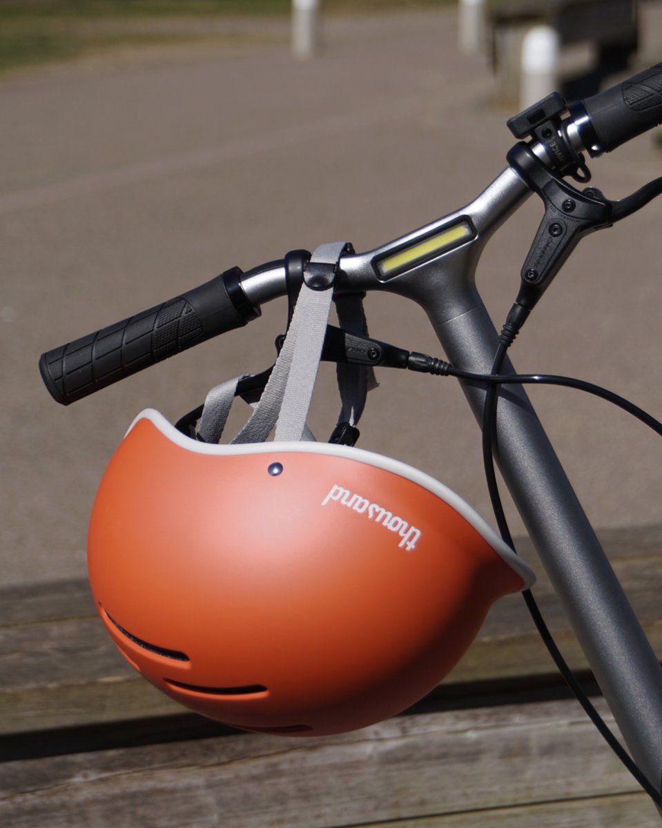 We love a good pop of colour here at FLIT! 🧡 
This one’s courtesy of Thousand, who make some seriously stylish helmets that pair very nicely with the M2.

A FLIT and a Thousand reasons to ride in style? Yes please.