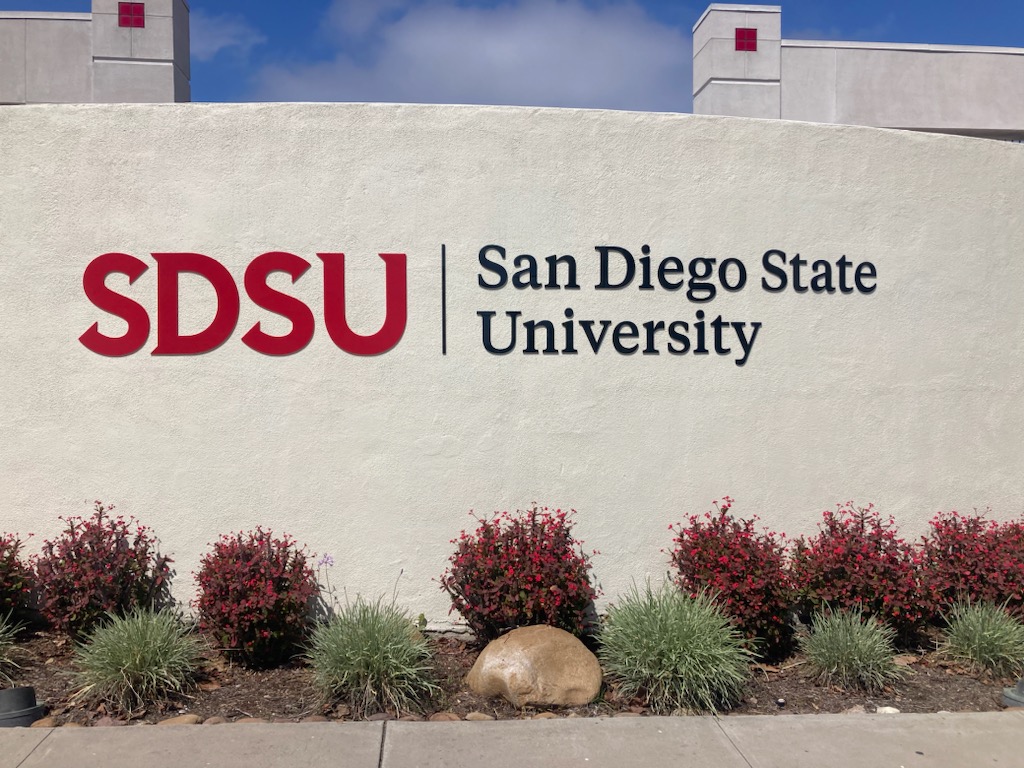 ctimescourier's tweet photo. Outgoing SDSU students have a little advice for those starting school https://t.co/HecGAk3uq6 https://t.co/eEy9kxCDi1