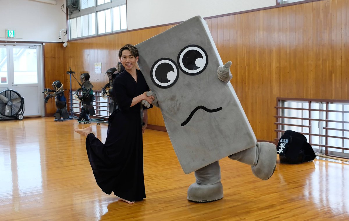 ChoriyamaChorio's tweet photo. トップジョッキーの戸崎圭太が川崎の剣道道場にいるって聞いて会いに行ってきたチョリ！いた！ほんとにいたチョリ！うれし！ベリーベリーピース！ https://t.co/KChZL8yaot