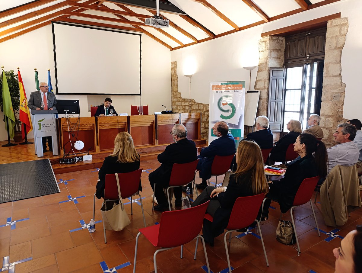 🔴 En estos momentos | Manuel Parras toma su cargo como presidente del Consejo Económico y Social de la provincia de Jaén para el próximo mandato.

📩 Tras ser elegido por unanimidad por los consejeros y consejeras, Paco Reyes, presidente de <a href="/dipujaen/">Diputación de Jaén</a>, ha hecho el nombramiento.