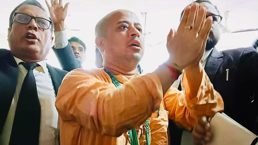 udayindiaNews's tweet photo. #BigNews 🚨Bangladesh court issues new arrest orders against detained hindu leader chinomy das
#BangladeshCourt #ArrestOrder #ChinomyDas https://t.co/C39eXojN4N