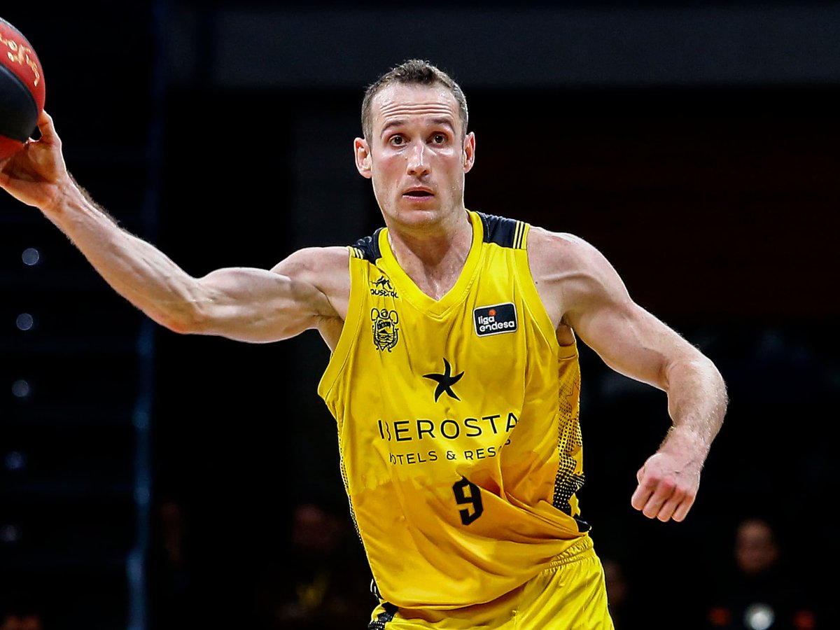 ACBCentel's tweet image. ‼️ BREAKING‼️

Marcelinho Huertas has received many offers from some of the top universities to play in the NCAA next season

The 42 year old point guard would be a freshman next season