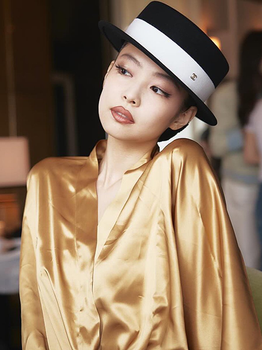 jenniepics's tweet photo. MISS MAAM??! https://t.co/fpJ7ZKckSU
