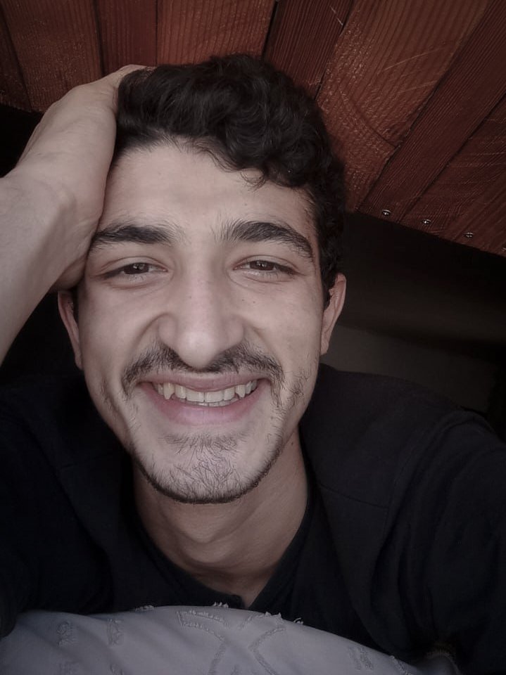 يَا سَلمَان، الْمُؤْمِنُ الْمُمْتَحَنُ هُوَ الَّذِی لَا یُرَدُّ مِنْ أَمْرِنَا إِلَیهِ شَيءٌ إِلَّا شُرِحَ صَدْرُهُ لِقَبُولِهِ وَ لَمْ یشُکّ وَ لَمْ یرتَبْ..
-الأمير عليه السَّلام

{الشّهيد ياسر مروّة - سلمان} ♥️