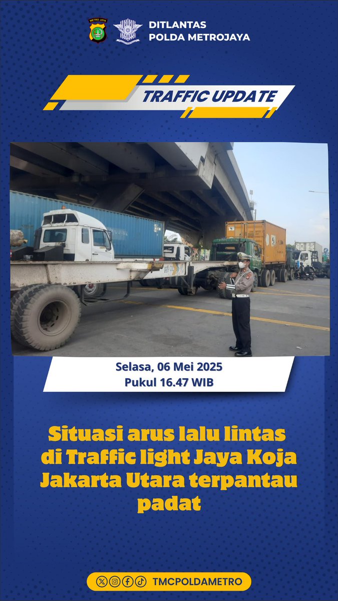 Situasi arus lalu lintas
di Traffic light Jaya Koja Jakarta Utara terpantau padat.