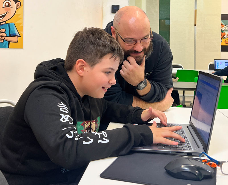 codelearn_es's tweet image. La manera en que gestionamos los errores es clave para el desarrollo de las habilidades de pensamiento crítico y creativo de los más jóvenes. En este sentido, la programación ofrece una plataforma única para integrar el proceso de aprendizaje y el error: codelearn.es/blog/aprender-…
