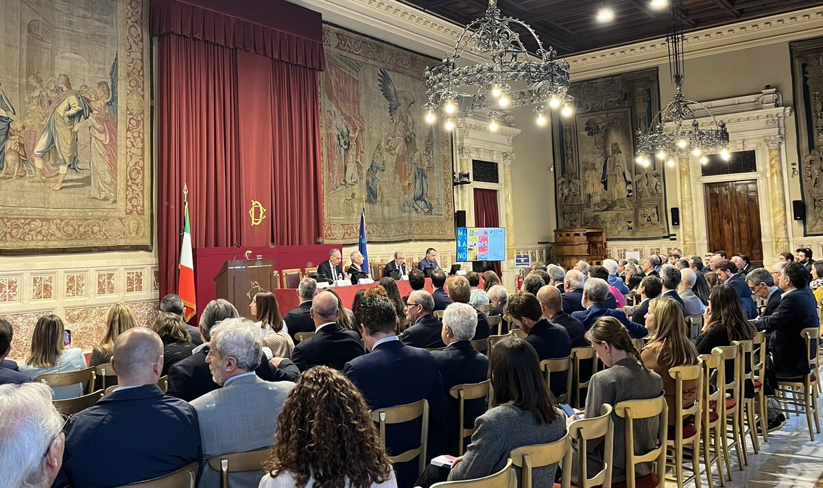 gasparripdl's tweet photo. Oggi al convegno dell’#OICE abbiamo parlato della legge sulla rigenerazione urbana che deve essere approvata in questa legislatura. Il lavoro che ci ha portato fino a qui è stato tanto ed è il momento di arrivare alle conclusioni. https://t.co/D1zdQqauti