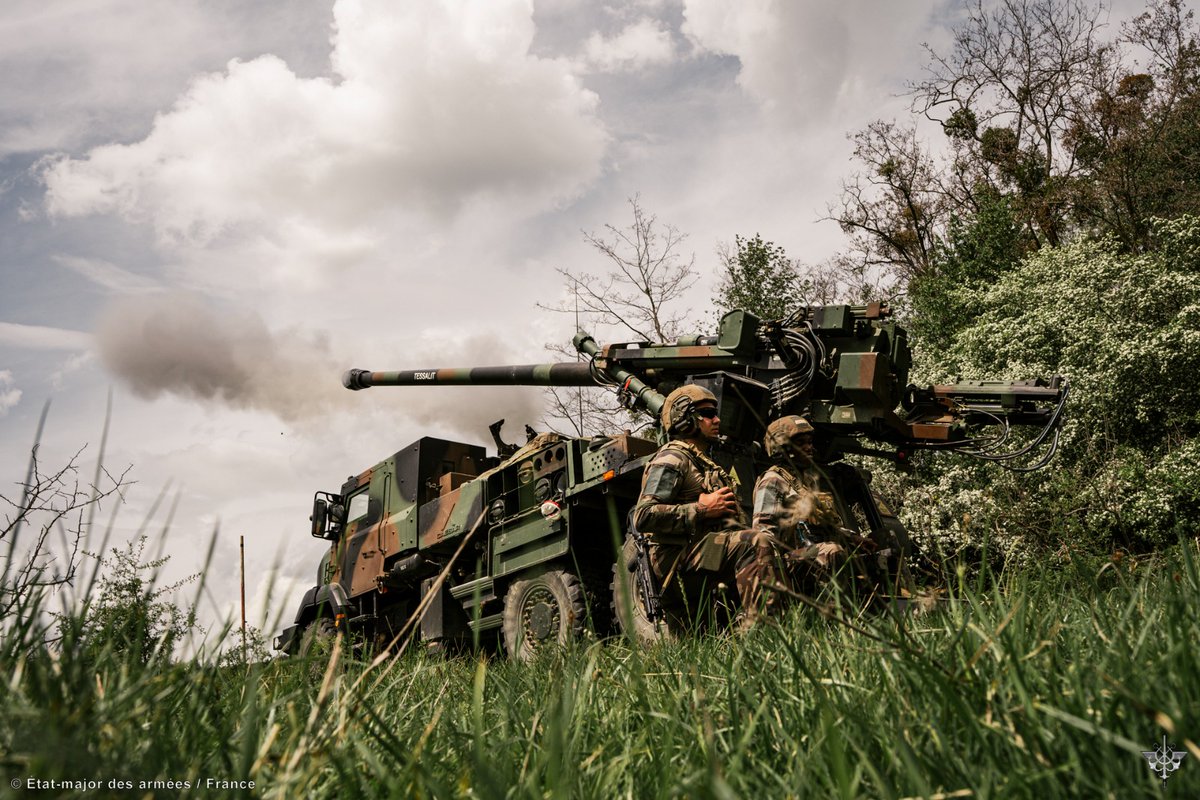 NATOBGRomania's tweet image. ➡️ #DASP25 has just started!

🇮🇹 &amp;amp; 🇫🇷 artillery units begun their combined shootings.
In the Cincu 🇷🇴 training area, strengthening interoperability, reinforcing cohesion and common defensive posture are main objectives for Dacian Spring 25.
#WeAreNATO #StrongerTogether