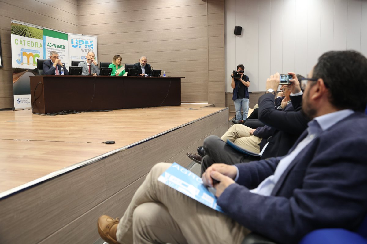 <a href="/scrats_regantes/">S.C.R.A.T.S</a>  <a href="/crccar/">C.R. Campo Cartagena</a> <a href="/chsriosegura/">Confederación Hidrográfica del Segura</a>  y <a href="/Catedratrasjmc/">Cátedra TSJMC</a>  comparten en <a href="/etsiaupct/">Agrónomos UPCT</a>  la complicada perspectiva del regadío en la cuenca del Segura a partir de 2027, cuando entren en vigor los nuevos caudales ecológicos del Tajo  y la reducción de usos de las aguas subterráneas.