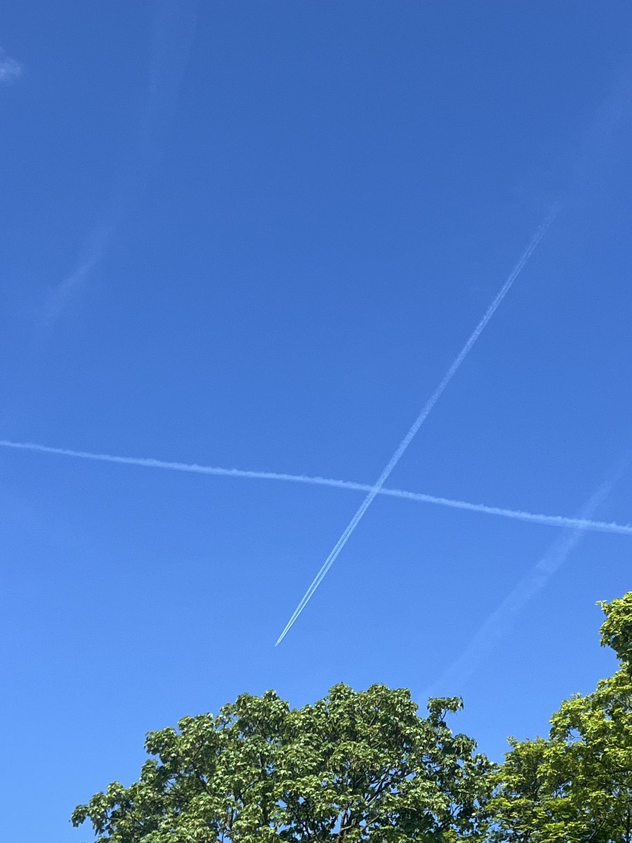 mwinni (@mwinni14) on Twitter photo Everyday in Manchester (although they took bank holiday Monday off) spraying this in the sky. Stratospheric Aerosol Injection (SAI) <a href="/LeeAndersonMP_/">Lee Anderson MP</a> <a href="/AndyBurnhamGM/">Andy Burnham</a> can we stop them spraying sulphur dioxide and calcium carbonate in the sky? <a href="/MENnewsdesk/">Manchester News MEN</a> Everyday in Manchester (although they took bank holiday Monday off) spraying this in the sky. Stratospheric Aerosol Injection (SAI) <a href="/LeeAndersonMP_/">Lee Anderson MP</a> <a href="/AndyBurnhamGM/">Andy Burnham</a> can we stop them spraying sulphur dioxide and calcium carbonate in the sky? <a href="/MENnewsdesk/">Manchester News MEN</a>