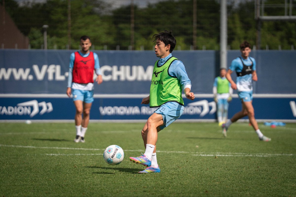 VfL Bochum 1848 (@vflbochum1848en) on Twitter photo The new week of training is underway, and <a href="/KMiyoshi26/">三好康児 / Koji Miyoshi</a> is back with the lads! 💪
#meinVfL The new week of training is underway, and <a href="/KMiyoshi26/">三好康児 / Koji Miyoshi</a> is back with the lads! 💪
#meinVfL