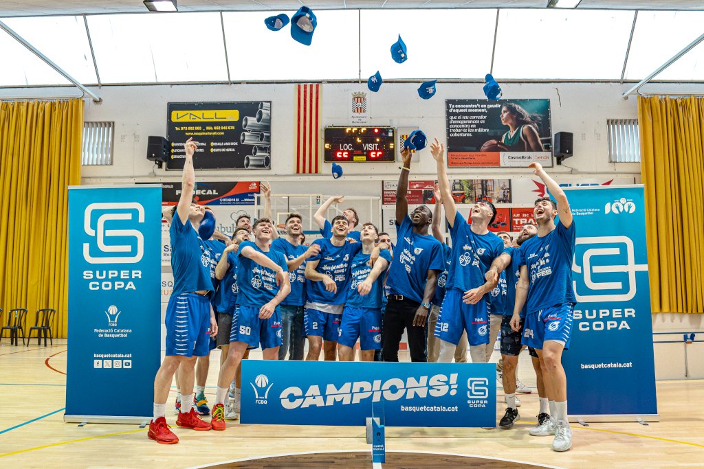 FCBQ (@fcbq) on Twitter photo 🏆 El <a href="/CBMollerussa/">C.B. Mollerussa</a> s'alça com a campió de la #SuperCopaBQ🏀, la màxima categoria del #BàsquetCatalà
🎉 L'equip mollerussenc rep el títol al Municipal de #Mollerussa i viu una festa de celebració amb l'afició.
🎊 Felicitats CAMPIONS!
➡️ basquetcatala.cat/noticies/11244
📸 <a href="/polpuertas_/">Pol Puertas</a> 🏆 El <a href="/CBMollerussa/">C.B. Mollerussa</a> s'alça com a campió de la #SuperCopaBQ🏀, la màxima categoria del #BàsquetCatalà
🎉 L'equip mollerussenc rep el títol al Municipal de #Mollerussa i viu una festa de celebració amb l'afició.
🎊 Felicitats CAMPIONS!
➡️ basquetcatala.cat/noticies/11244
📸 <a href="/polpuertas_/">Pol Puertas</a>